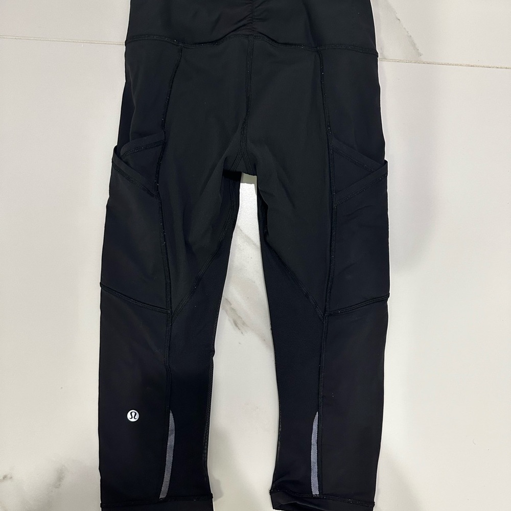 Lululemon black cropped legging size 0